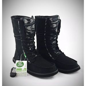 Sanuk size 8.5 boots